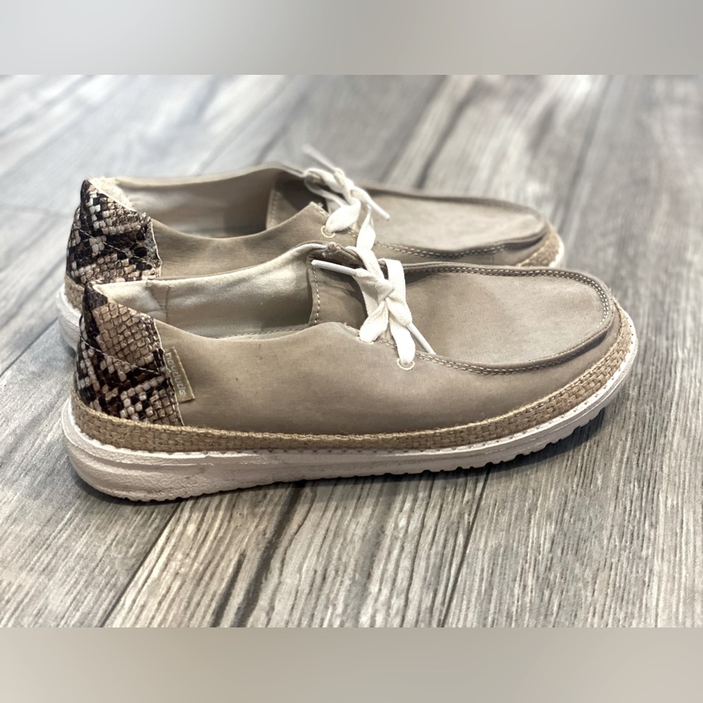 Hey Dude sz 5 $30